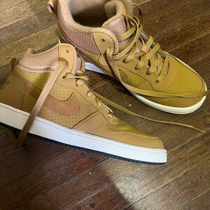 Nike Court Borough Mid 6.5Y